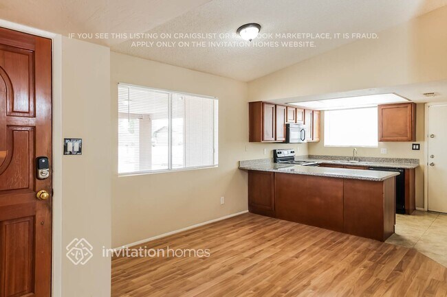Building Photo - 1643 W Muriel Dr