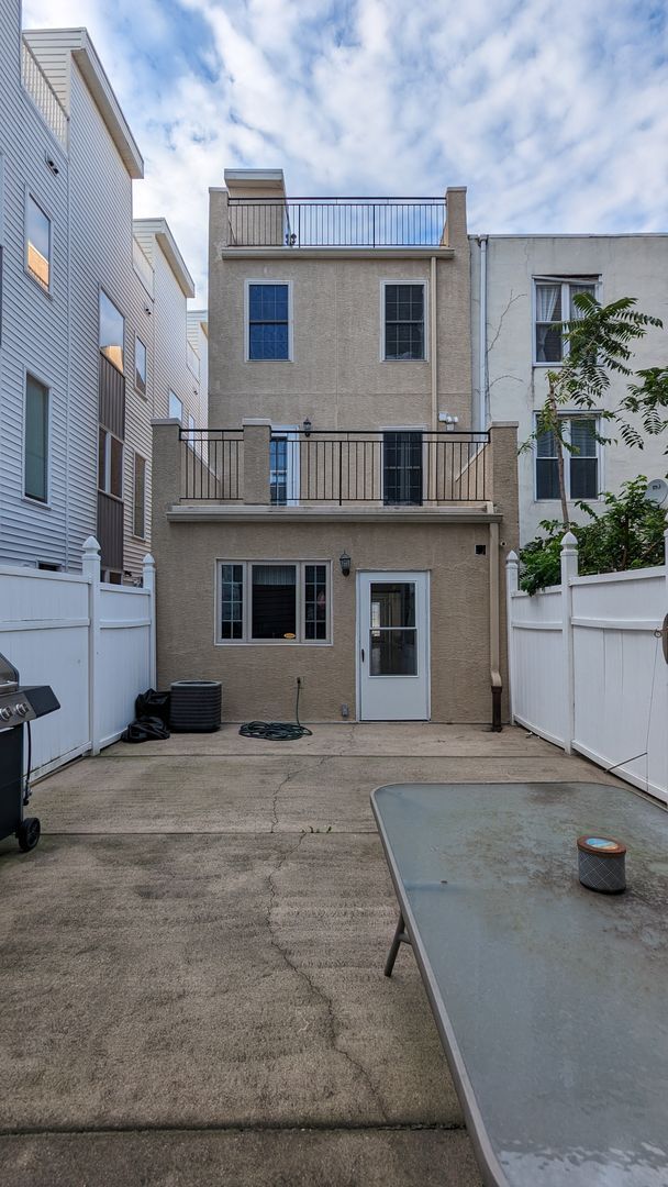 Foto del edificio - Fishtown 4 Bedroom Home