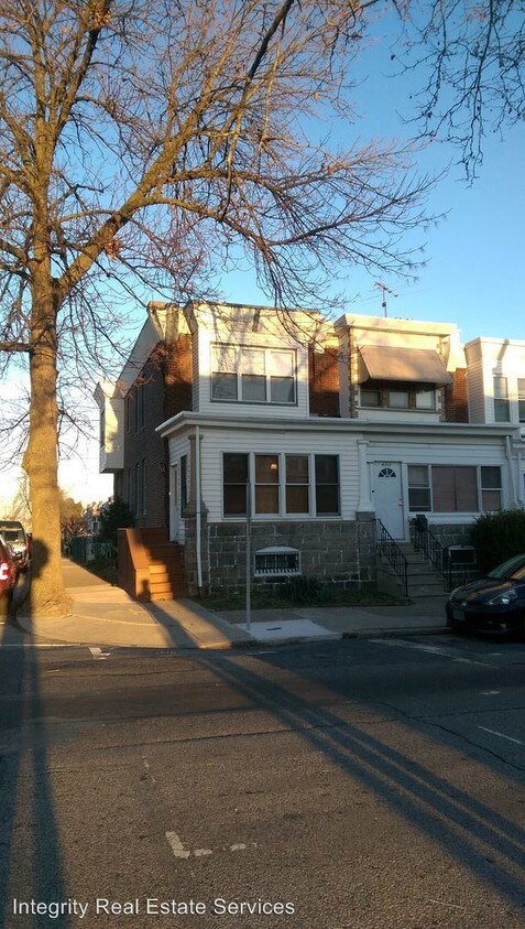 Primary Photo - 4301 Devereaux St