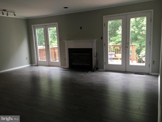 Foto del edificio - 7826 Old Farm Ln