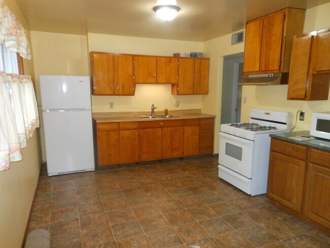 Foto del edificio - 2111 Maplehurst Ave