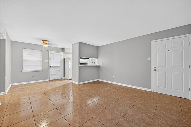 Foto del edificio - 7703 Moonmist Dr