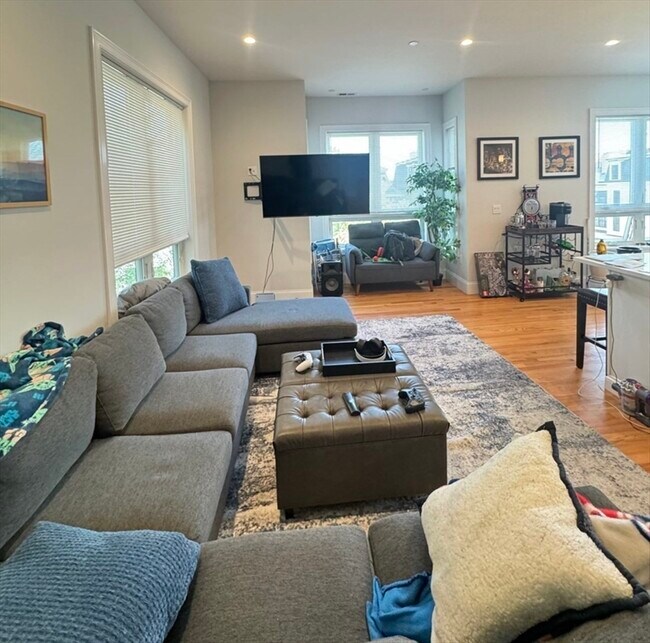 Foto del edificio - 353 Dorchester St