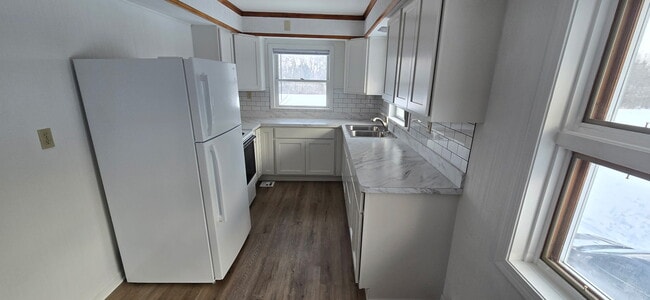 Building Photo - 9471 Mayfield Rd