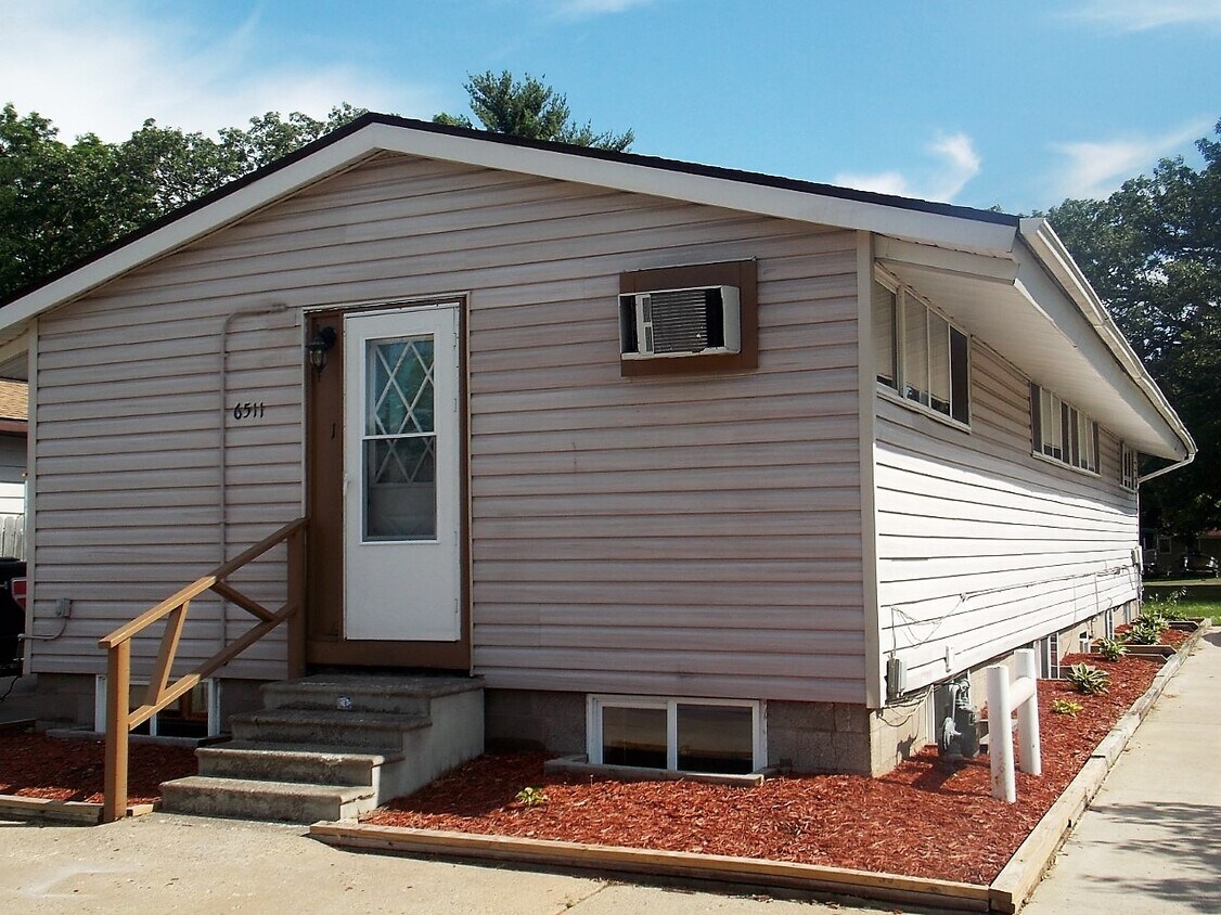 Primary Photo - 6511 Cedar St