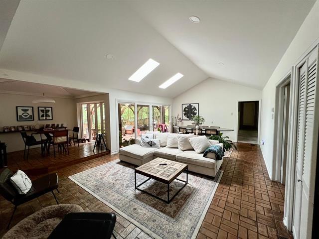 Building Photo - 8162 San Leandro Dr