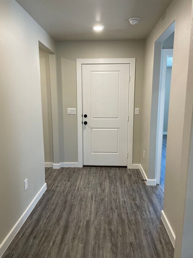 Building Photo - Pre-Leasing July 8th- 4 Bedroom Ready to Rent