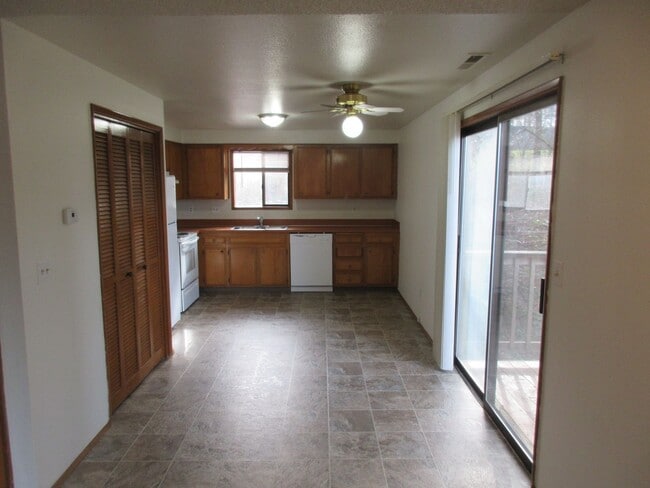 Foto del edificio - 1/2 Off 1st Month's Rent - Two Bedroom w/ Garage