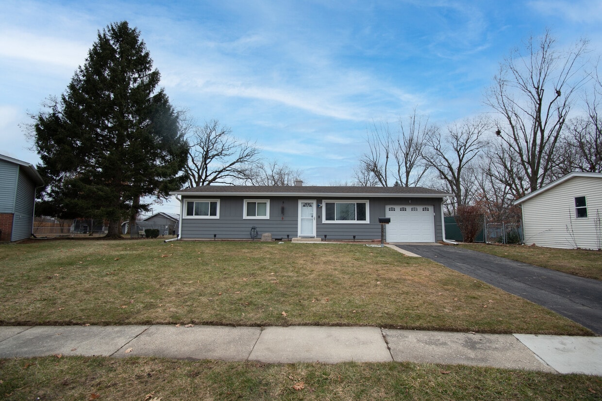 18575 W Woodland Terrace, Gurnee, IL 60031 House Rental in Gurnee, IL