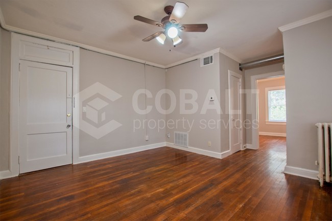 Foto del edificio - 674 Somerset Terrace NE