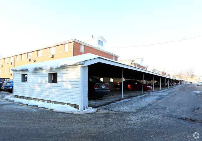 Garaje - Market Ridge Apartments