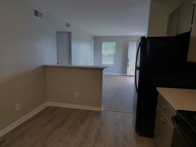 Building Photo - 1166 Meadowview Dr