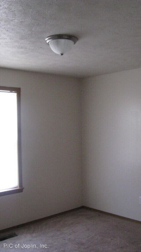 Building Photo - 3 br, 2 bath House - 807 Remington Circle