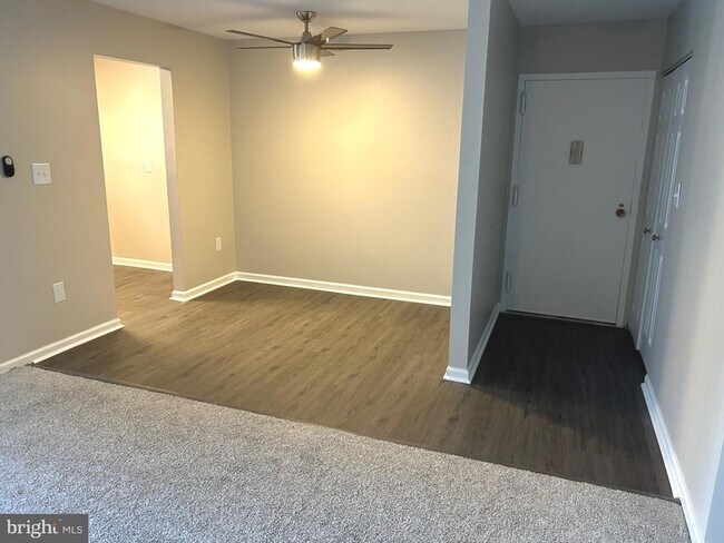Foto del edificio - 803 Almond Ct