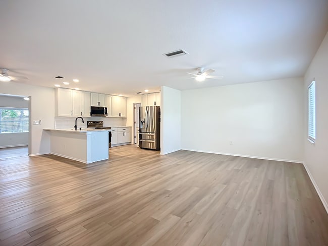 Foto del edificio - 2809 Taunton Dr W