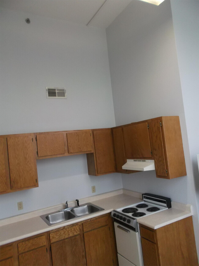 Building Photo - 405 S Blackhoof St
