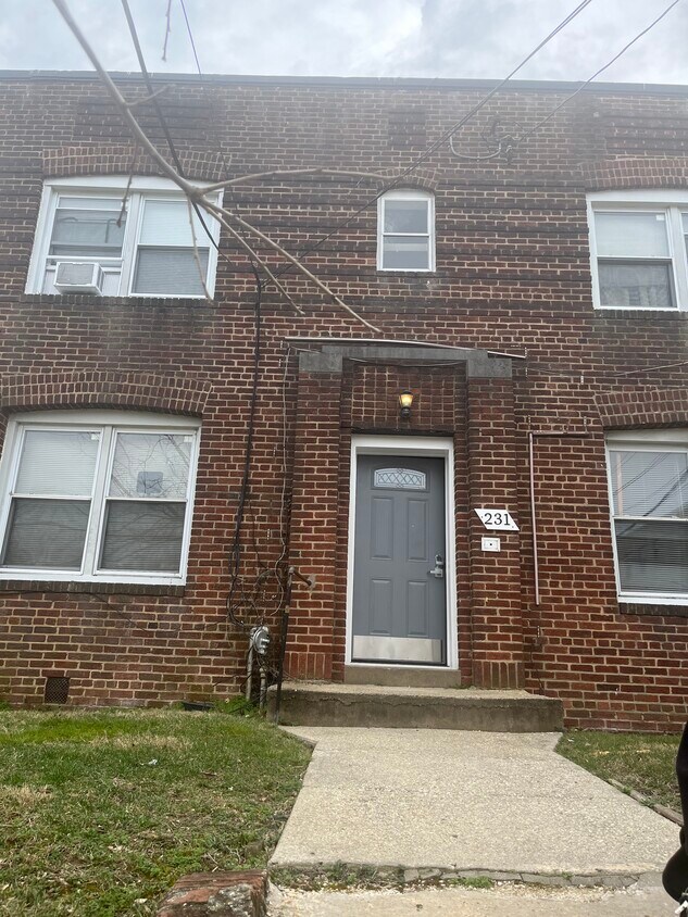 Foto principal - 231 Oakwood St SE