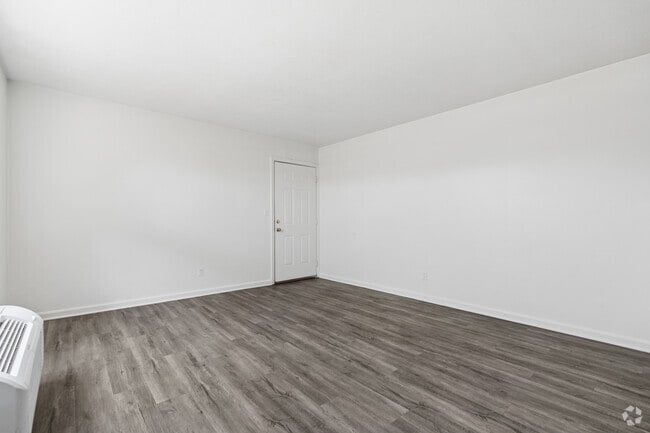 1BR, 1BA - 700SF - Living Room - Yvonne Apartments