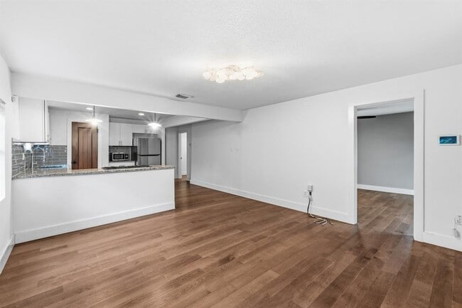 Building Photo - 1137 Nickols Ave