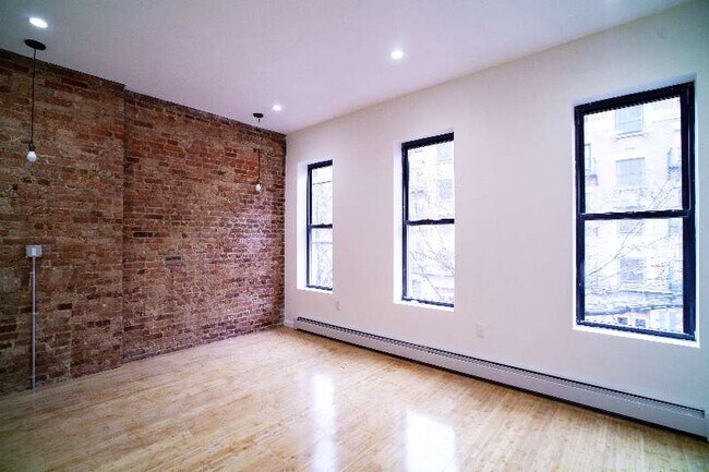 Building Photo - 450 E 140th St
