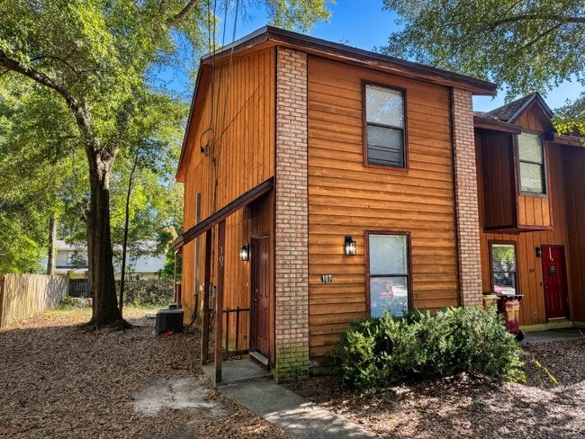 Building Photo - 107 Hampton Dr
