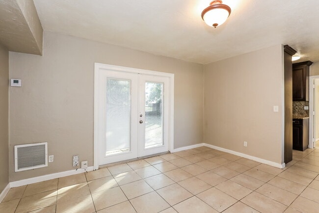 Building Photo - 6054 SW 19th St