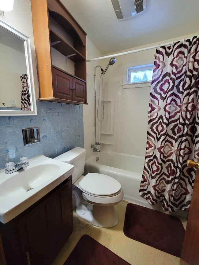 Building Photo - 515 N 8th Ave