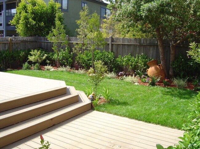 Foto del edificio - 141 Burbank Ave