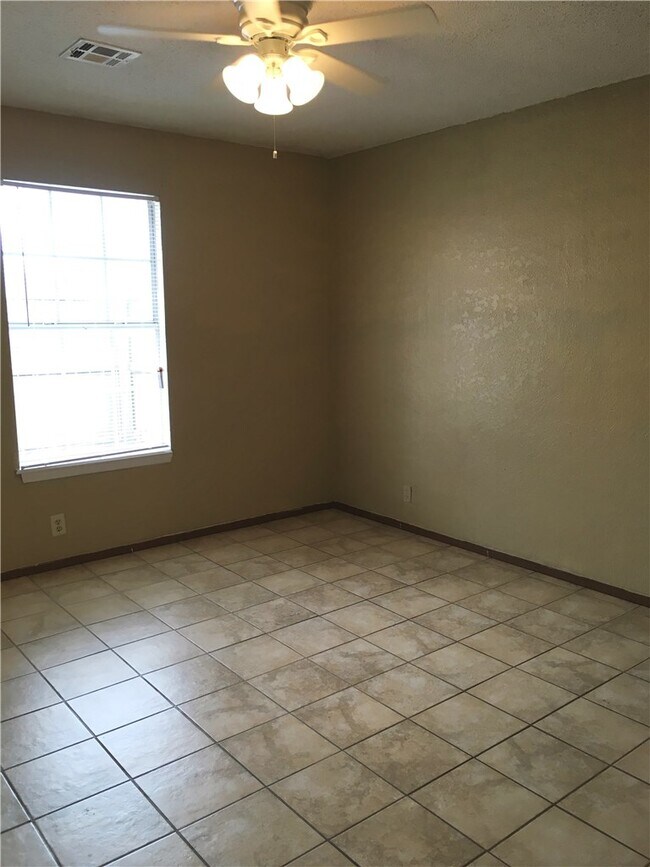 Foto del edificio - 1571 Shannon St