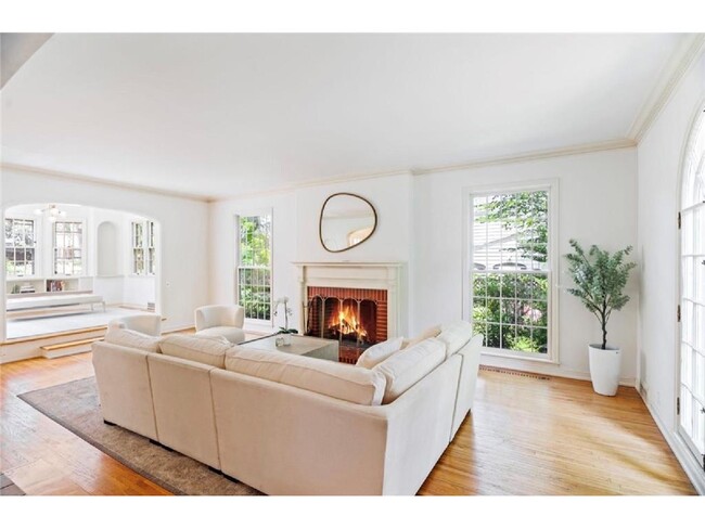 Foto del edificio - 2730 Glenhurst Ave