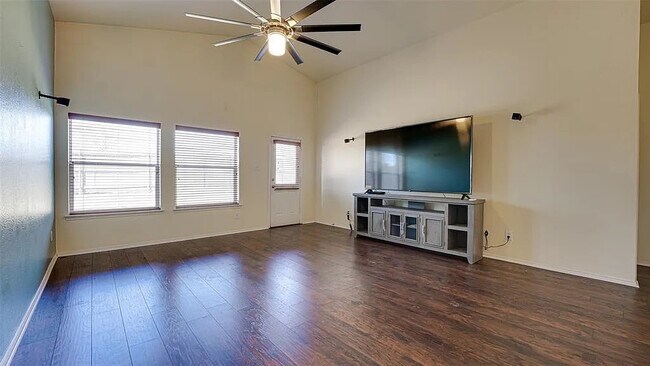 Foto del edificio - Room in House on Winterberry Ln