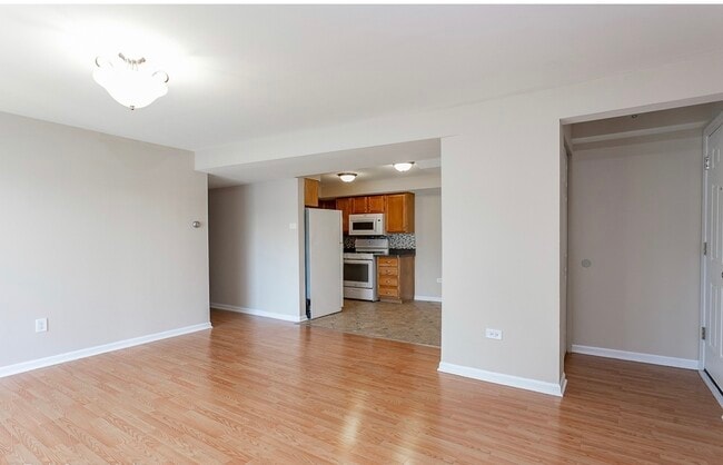 Building Photo - 5850 W 87th St