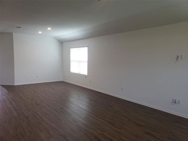 Building Photo - 5820 Bianca Dr