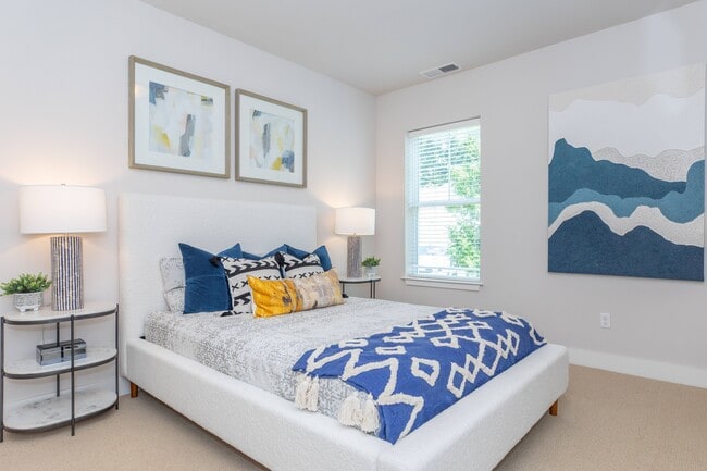 Building Photo - The Pointe at Dorset Crossing
