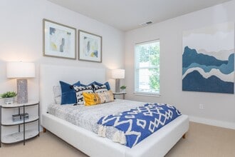Building Photo - The Pointe at Dorset Crossing