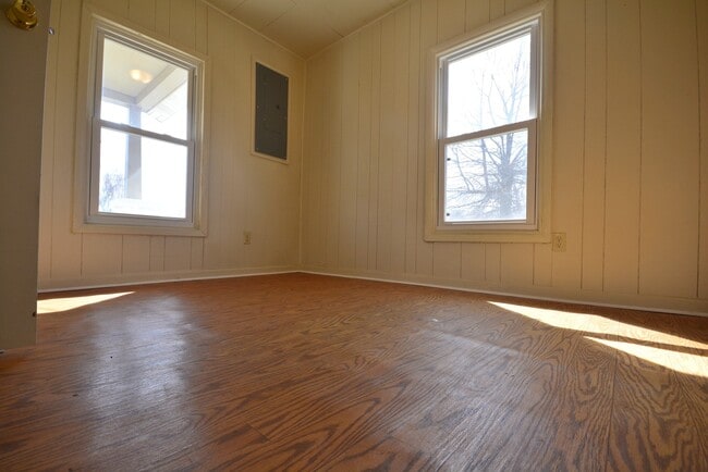 Building Photo - Adorable 2 bedroom 1 bath house!!