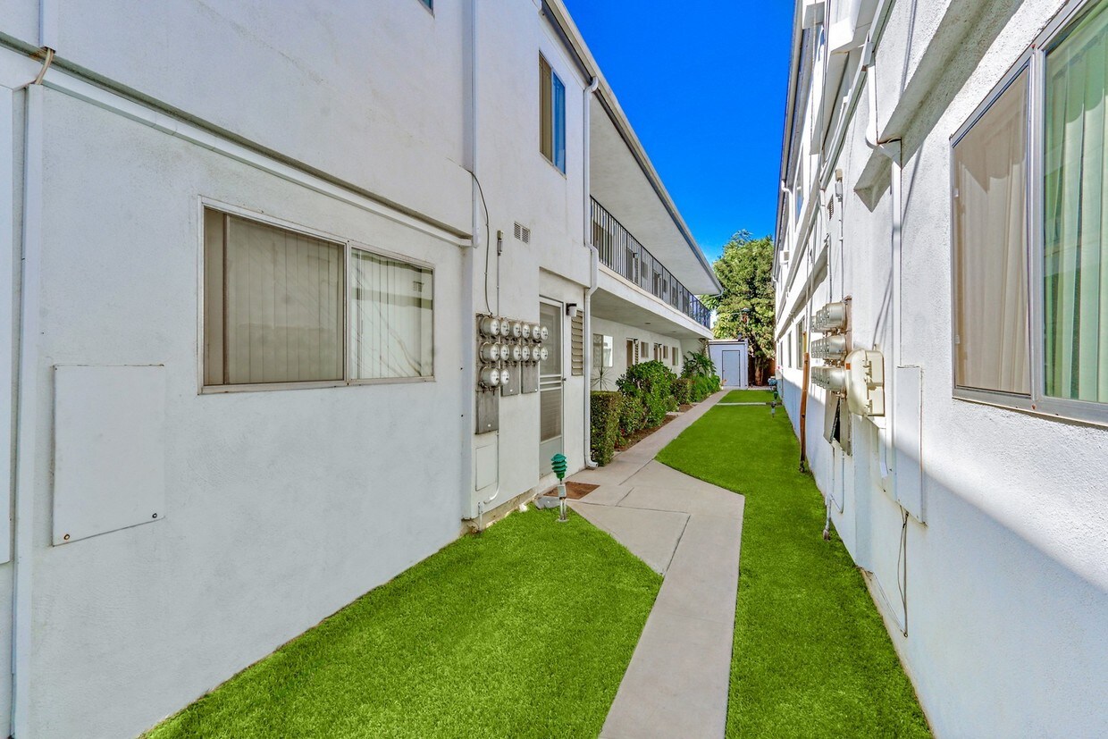 Foto del edificio - 9847 Cedar St