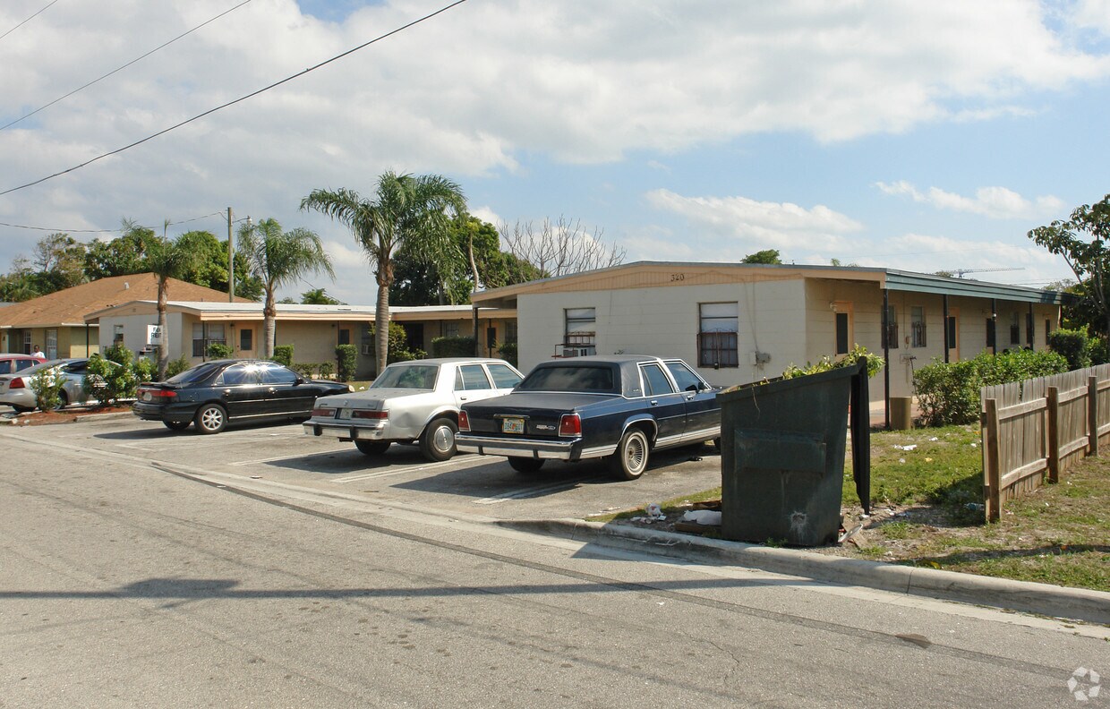 Foto del exterior - 320 NE 13th Ave