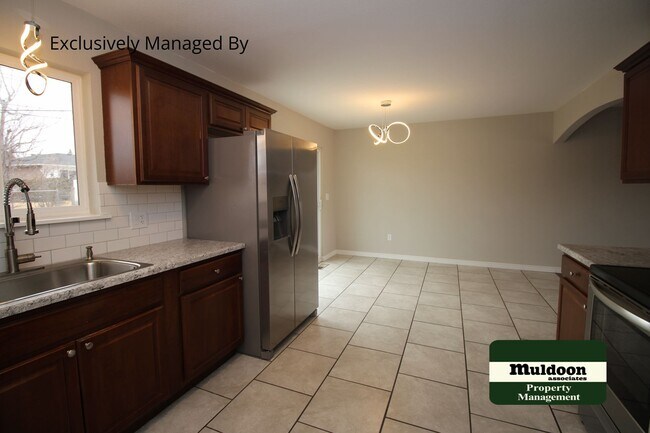 Building Photo - PRICE REDUCED!  Do not miss out!  Nice 4 b...