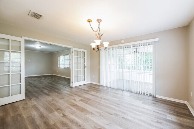 Foto del edificio - 129 Lowell Rd