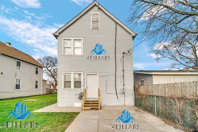 Foto del edificio - Spacious 4-Bedroom Home in Hammond, IN wit...