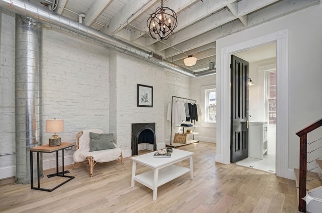 Building Photo - Luxury Home - Lawrenceville