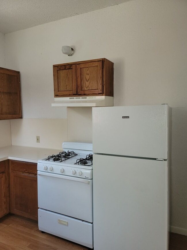 Building Photo - Clarksville Studio - Original Wood Floors - Million Dollar Neighborhood - $1100
