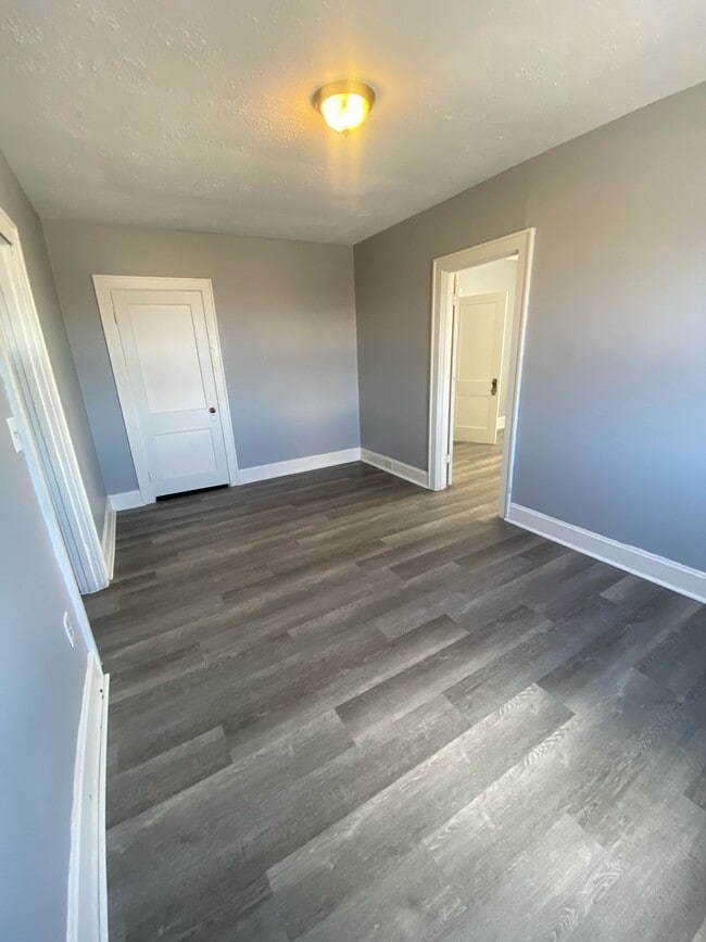 Building Photo - 3834 Glenway Ave