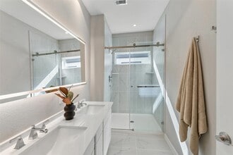 Building Photo - 903 Beebrush Ln