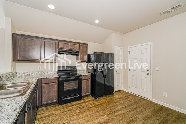 Building Photo - 1045 Brookhaven Dr