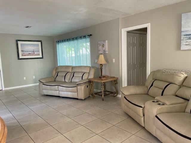 Building Photo - 403 Oriole Cir