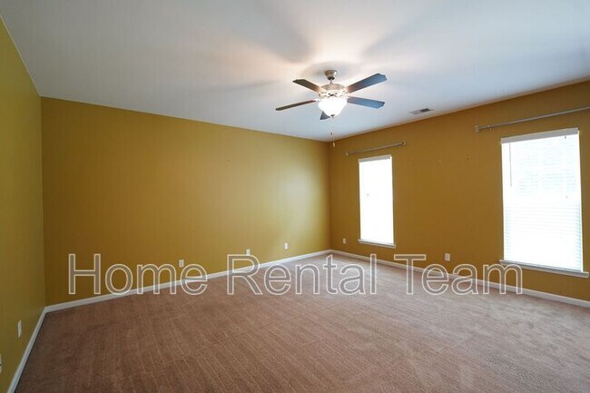 Foto del edificio - 75 Crystal Lake Dr