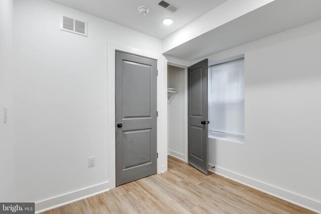 Foto del edificio - 2348 N Park Ave