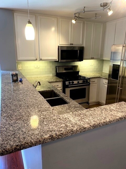 Foto del edificio - 2468 Hillsboro Ln
